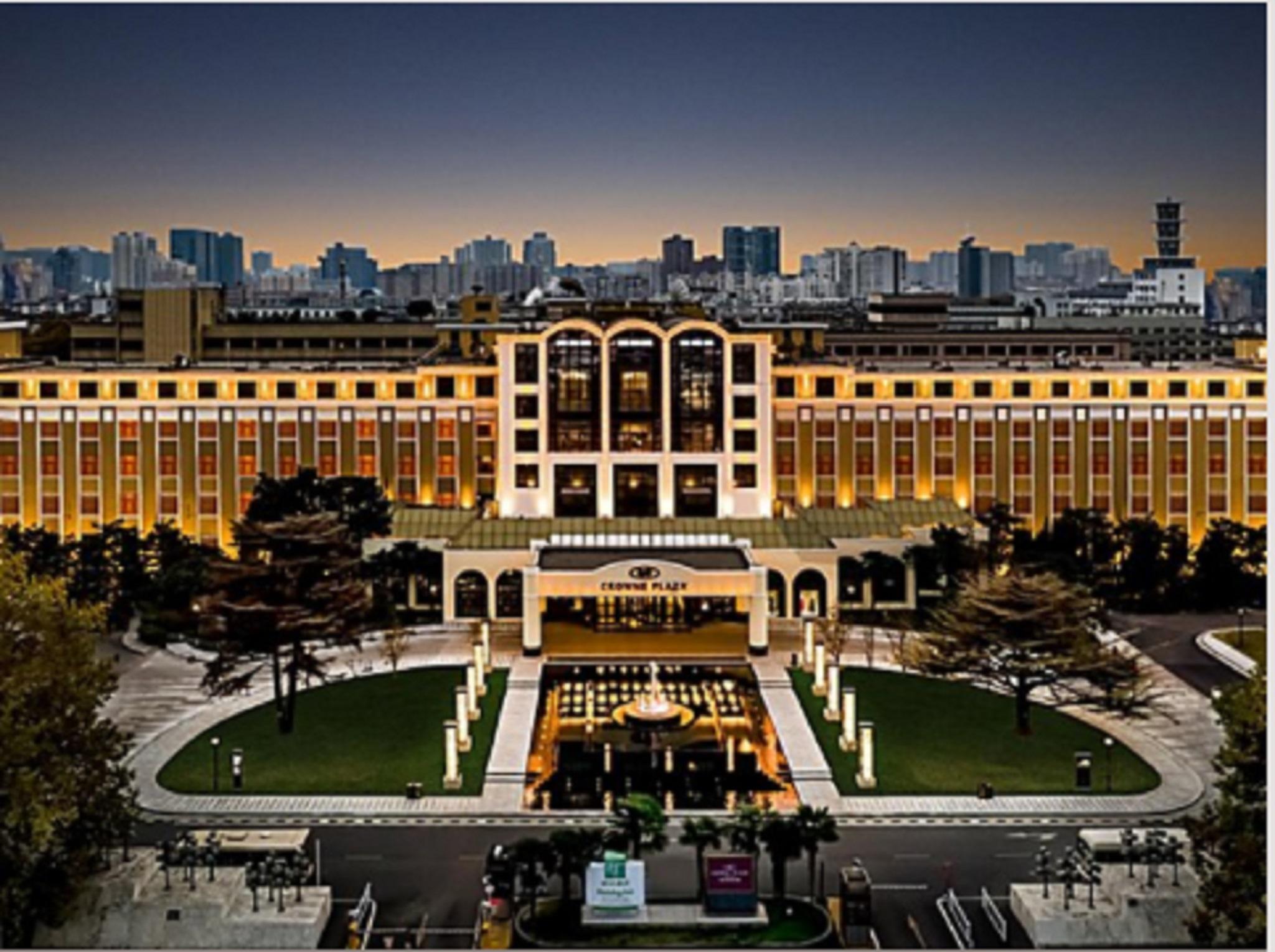 Crowne Plaza Zhengzhou, An Ihg Hotel Exterior photo